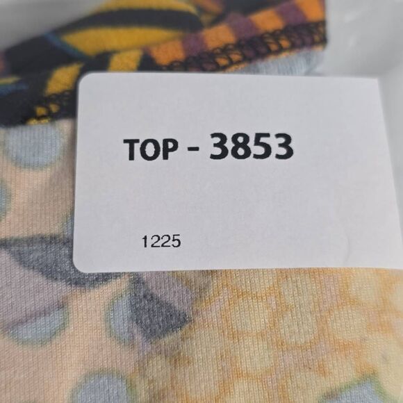 LuLaRoe Classic Tee M Geometric Abstract Hi Low Top - Picture 7 of 7